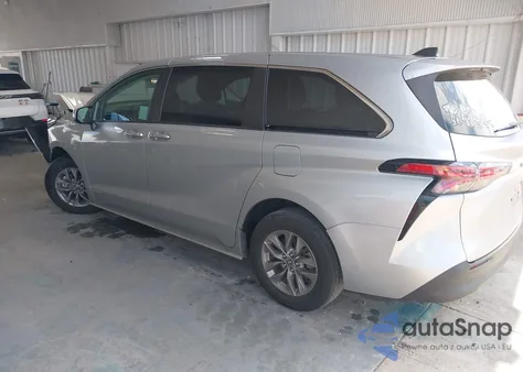 2021 Toyota Sienna Le z USA, uszkodzony, nr VIN 5TDKRKEC7MS041323